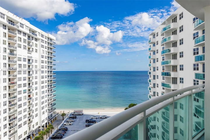Real estate property located at 3001 Ocean Dr #1145, Broward, Residences On Hollywood B, Hollywood, FL
