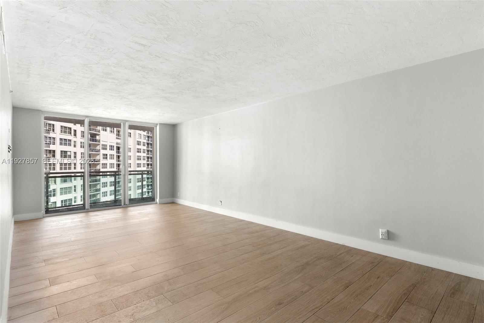 Real estate property located at 3001 Ocean Dr #1145, Broward, Residences On Hollywood B, Hollywood, FL