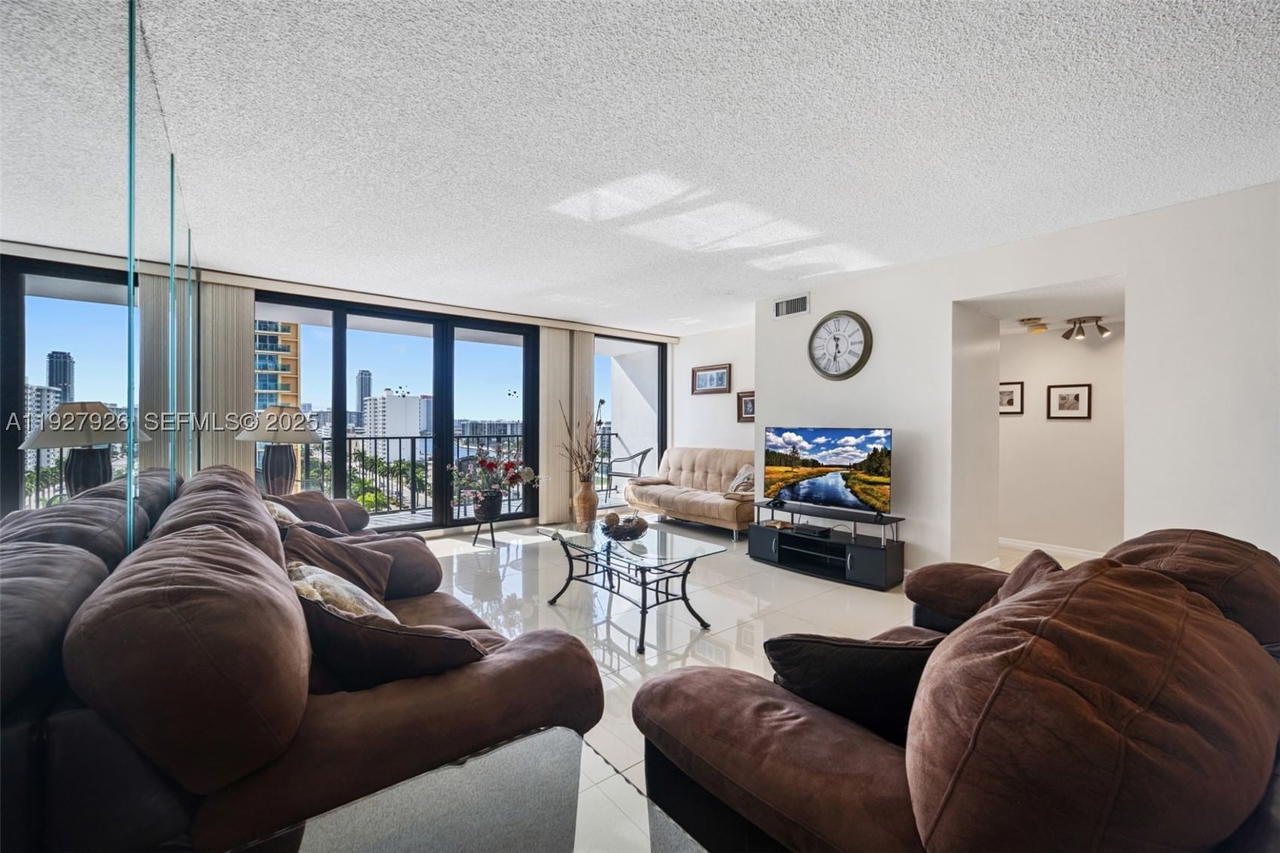 Real estate property located at 2401 Ocean Dr #1007, Broward, Britannia At Quadomain Co, Hollywood, FL
