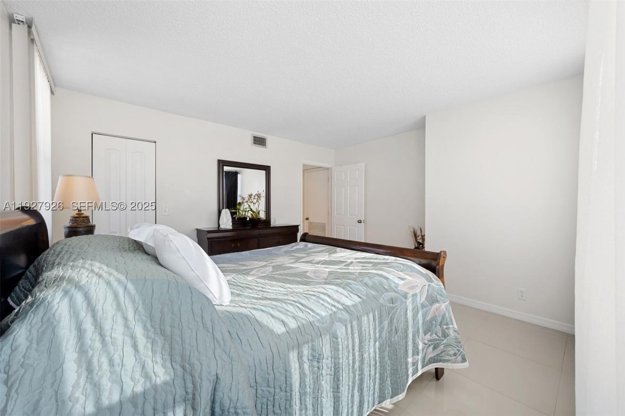 Real estate property located at 2401 Ocean Dr #1007, Broward, Britannia At Quadomain Co, Hollywood, FL