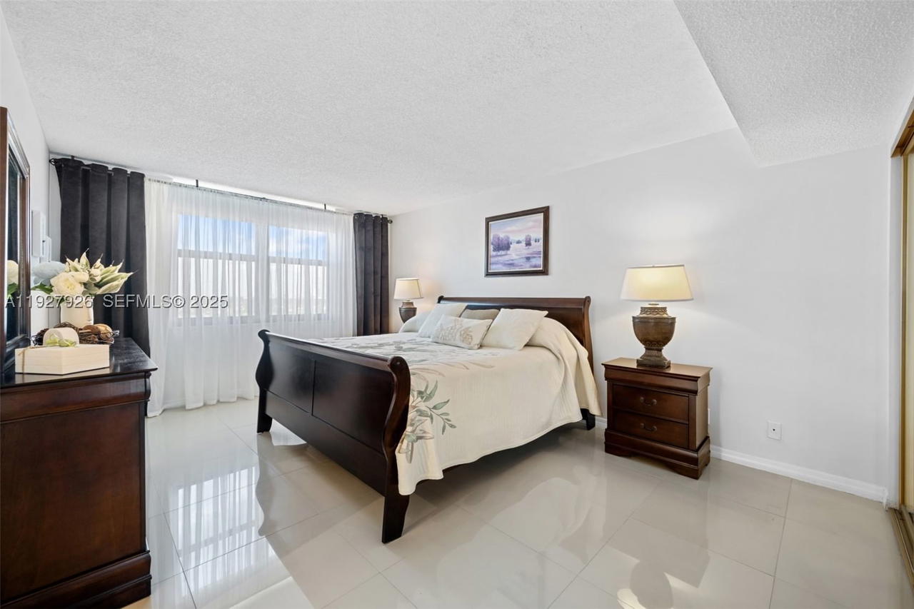 Real estate property located at 2401 Ocean Dr #1007, Broward, Britannia At Quadomain Co, Hollywood, FL