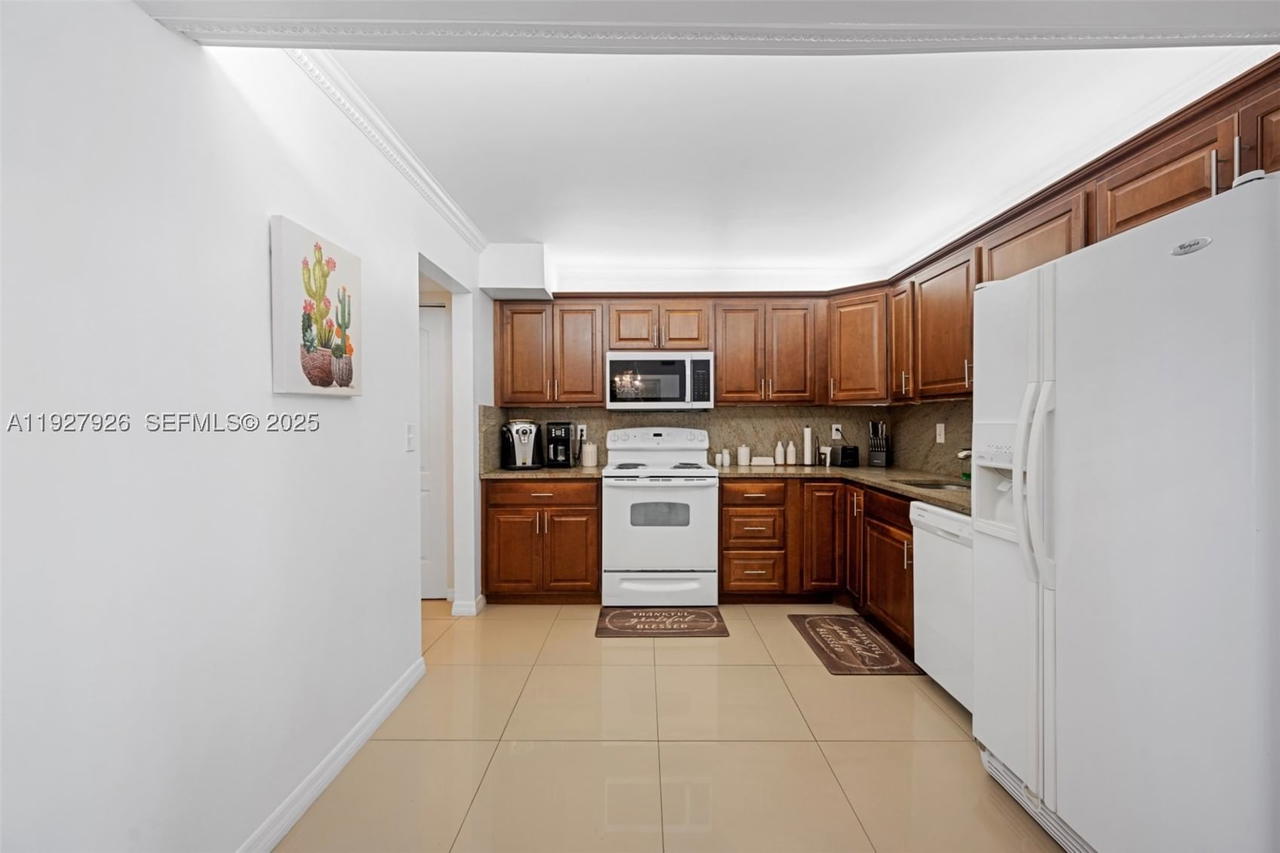 Real estate property located at 2401 Ocean Dr #1007, Broward, Britannia At Quadomain Co, Hollywood, FL