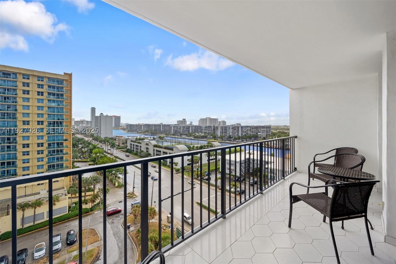 Real estate property located at 2401 Ocean Dr #1007, Broward, Britannia At Quadomain Co, Hollywood, FL
