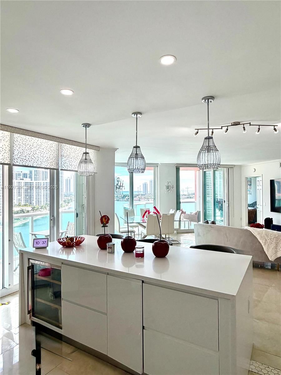 Real estate property located at 3370 Hidden Bay Dr #1207, Miami-dade, 100 Hidden Bay Condo, Aventura, FL
