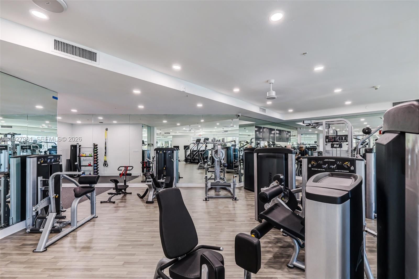 Real estate property located at 3370 Hidden Bay Dr #1207, Miami-dade, 100 Hidden Bay Condo, Aventura, FL