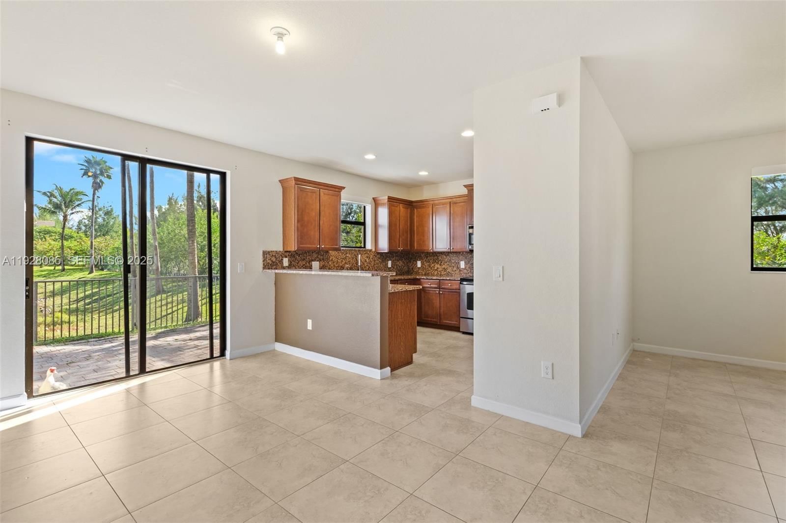 Real estate property located at 8615 98th Ave, Miami-dade, Doral Breeze, Doral, FL