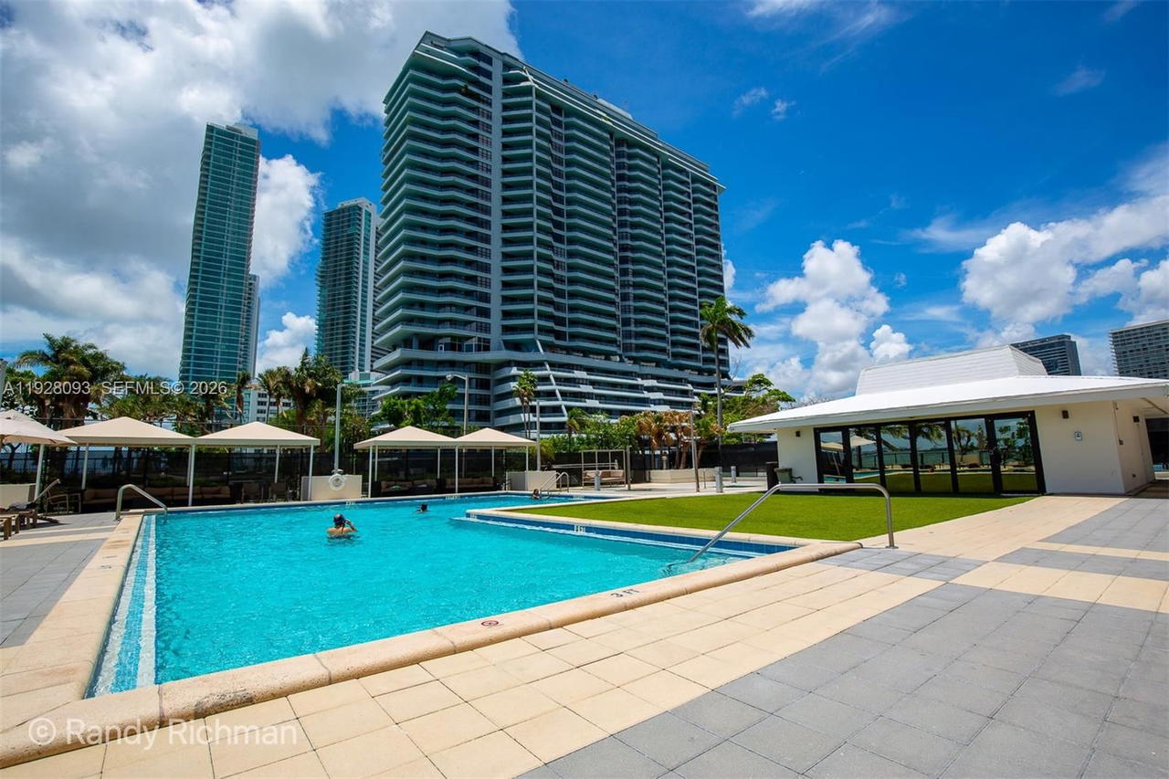 Real estate property located at 600 36th St #720, Miami-dade, Charter Club Condo, Miami, FL