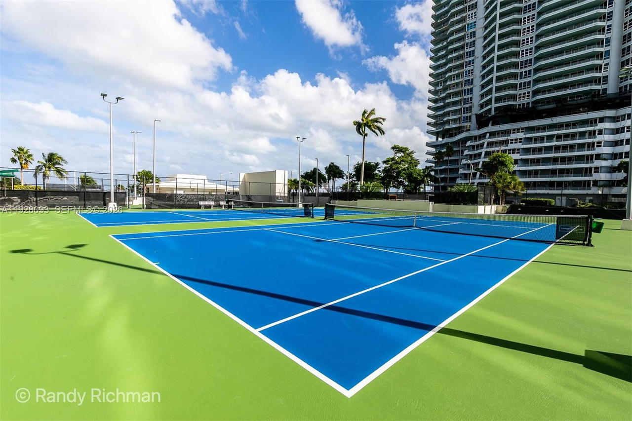 Real estate property located at 600 36th St #720, Miami-dade, Charter Club Condo, Miami, FL