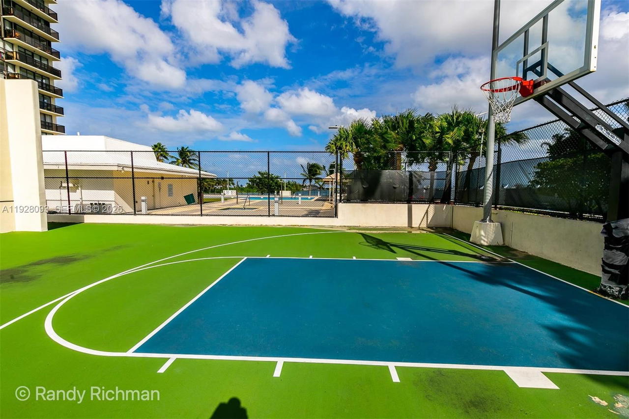 Real estate property located at 600 36th St #720, Miami-dade, Charter Club Condo, Miami, FL