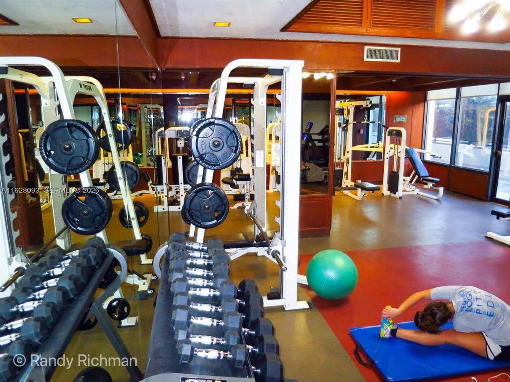 Real estate property located at 600 36th St #720, Miami-dade, Charter Club Condo, Miami, FL
