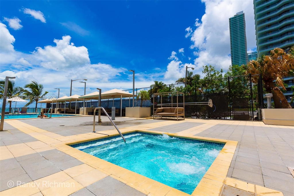 Real estate property located at 600 36th St #720, Miami-dade, Charter Club Condo, Miami, FL