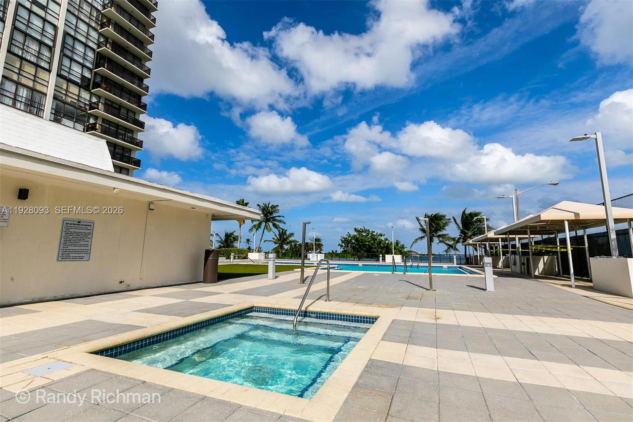 Real estate property located at 600 36th St #720, Miami-dade, Charter Club Condo, Miami, FL
