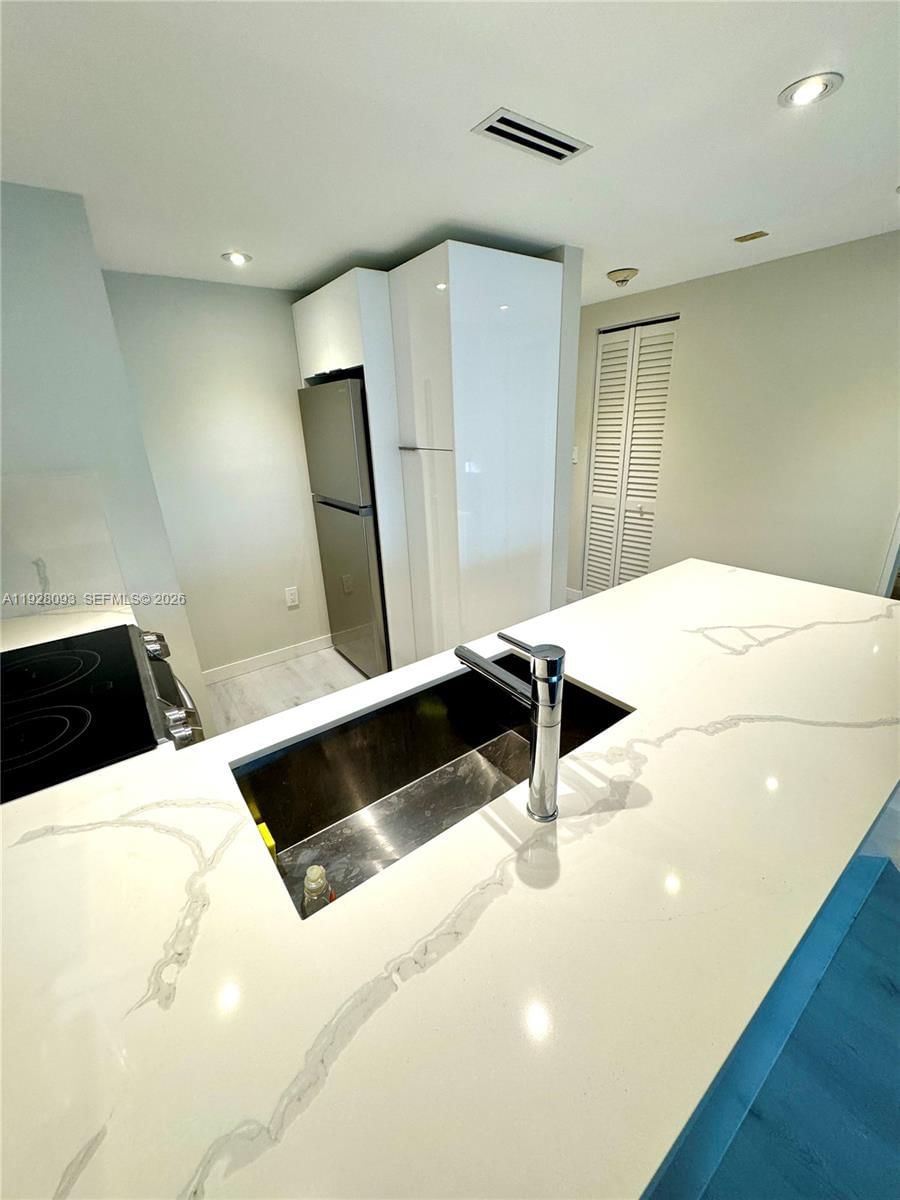 Real estate property located at 600 36th St #720, Miami-dade, Charter Club Condo, Miami, FL