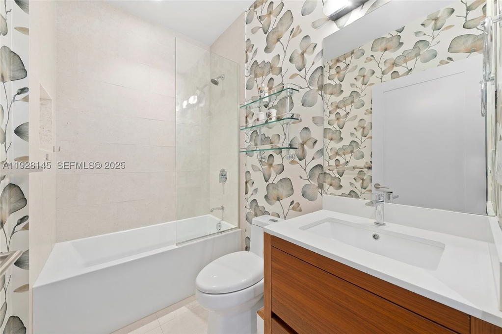 Real estate property located at 3581 Glencoe St #403, Miami-dade, The Fairchild Coconut Grov, Miami, FL