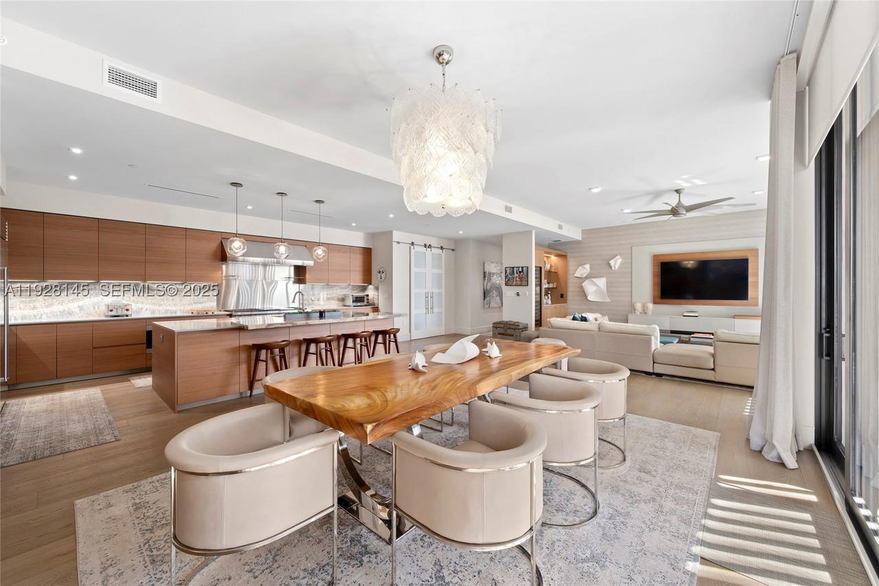Real estate property located at 3581 Glencoe St #403, Miami-dade, The Fairchild Coconut Grov, Miami, FL