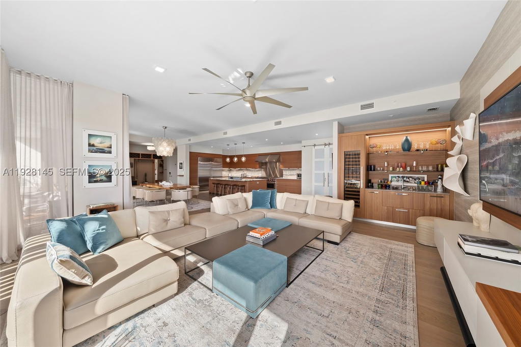 Real estate property located at 3581 Glencoe St #403, Miami-dade, The Fairchild Coconut Grov, Miami, FL