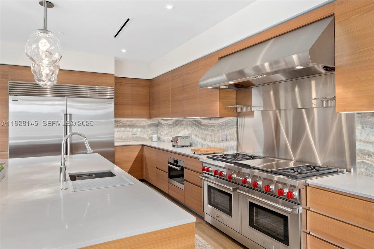 Real estate property located at 3581 Glencoe St #403, Miami-dade, The Fairchild Coconut Grov, Miami, FL