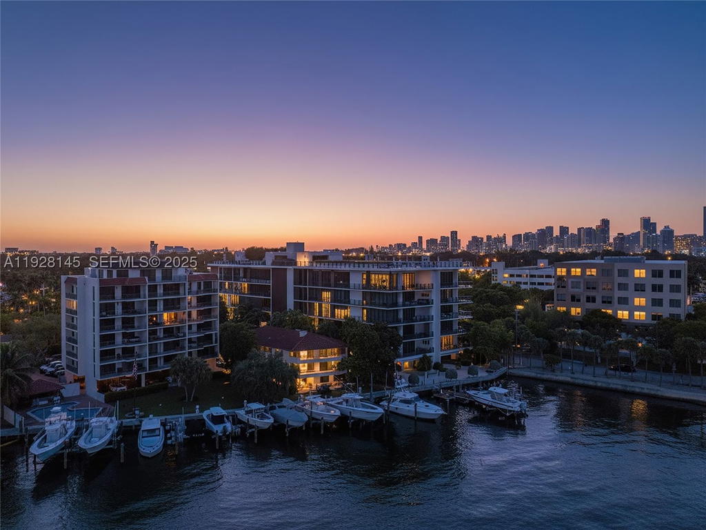 Real estate property located at 3581 Glencoe St #403, Miami-dade, The Fairchild Coconut Grov, Miami, FL