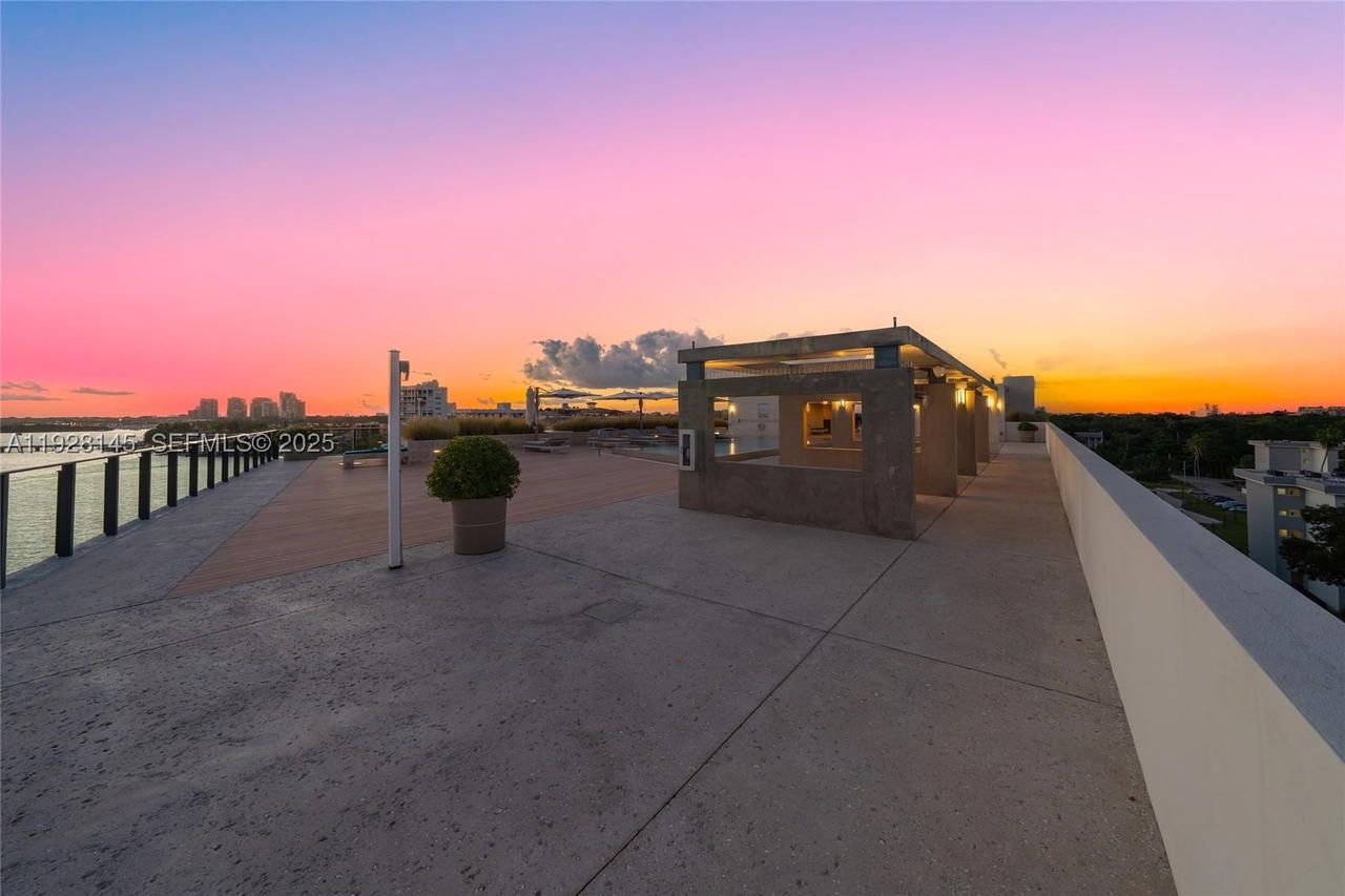 Real estate property located at 3581 Glencoe St #403, Miami-dade, The Fairchild Coconut Grov, Miami, FL
