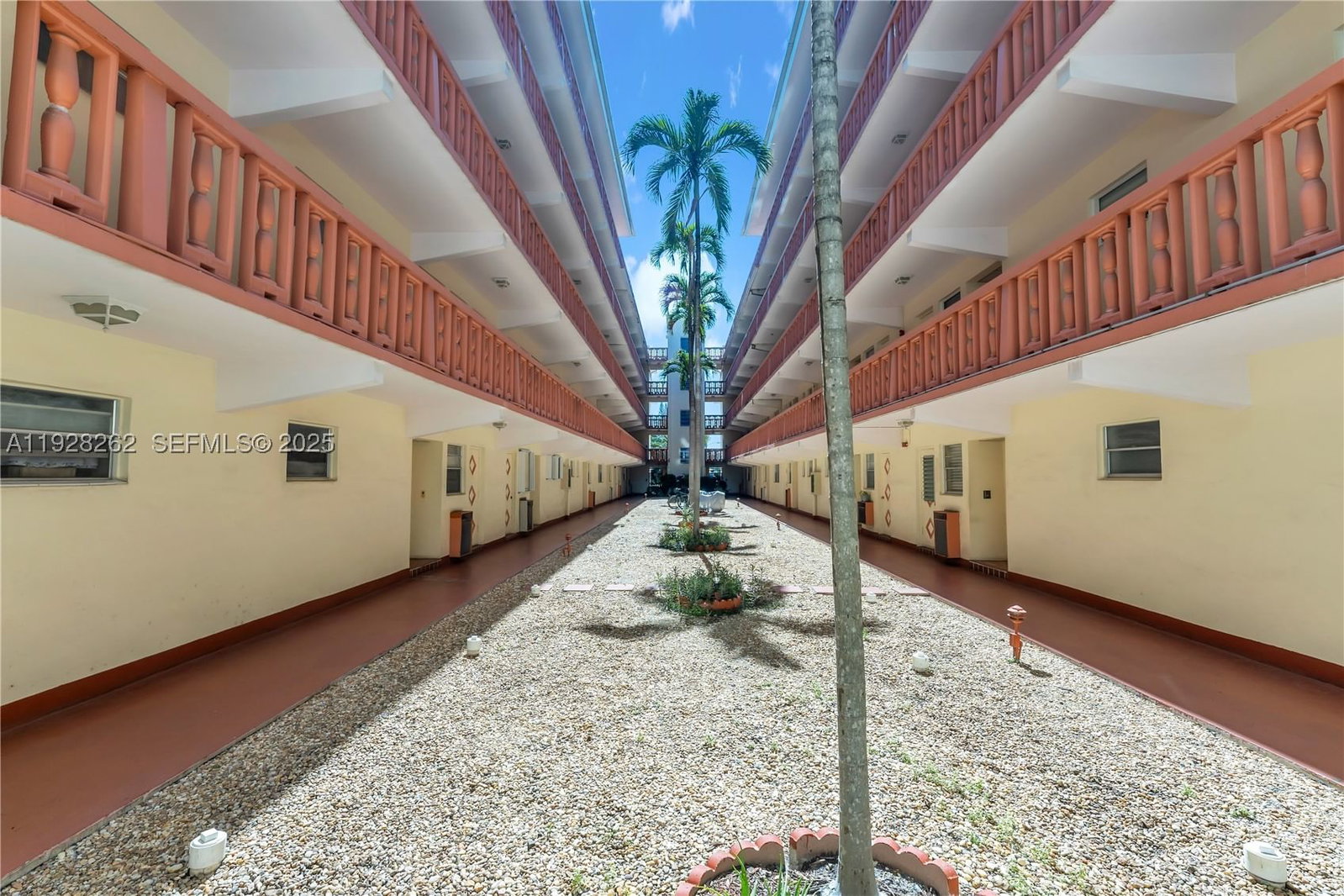 Real estate property located at 215 3rd Ave #407B, Broward, First Gulfstream Garden, Hallandale Beach, FL