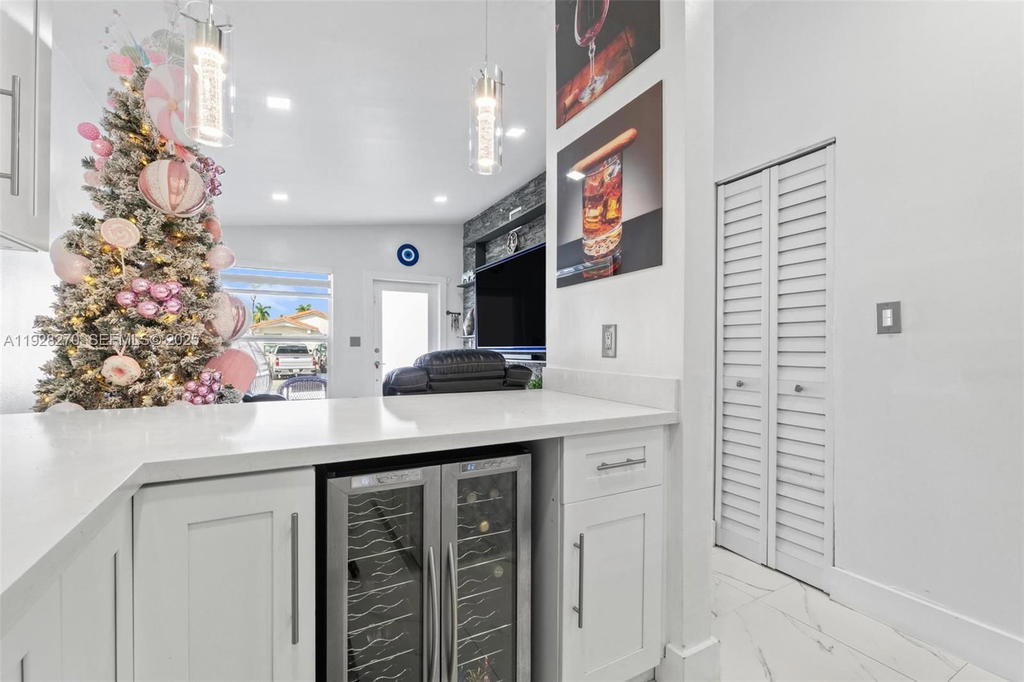 Real estate property located at 8822 112th Ter, Miami-dade, London Estates 1st Addn, Hialeah Gardens, FL