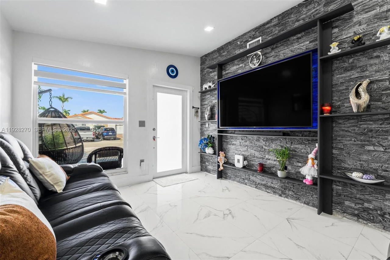 Real estate property located at 8822 112th Ter, Miami-dade, London Estates 1st Addn, Hialeah Gardens, FL