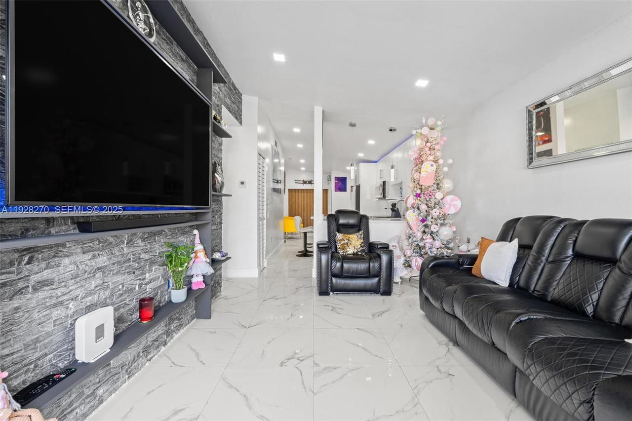 Real estate property located at 8822 112th Ter, Miami-dade, London Estates 1st Addn, Hialeah Gardens, FL