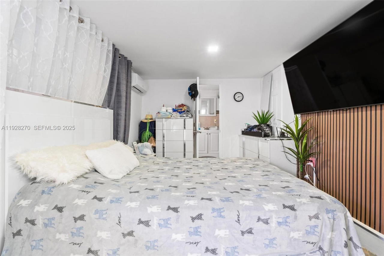 Real estate property located at 8822 112th Ter, Miami-dade, London Estates 1st Addn, Hialeah Gardens, FL