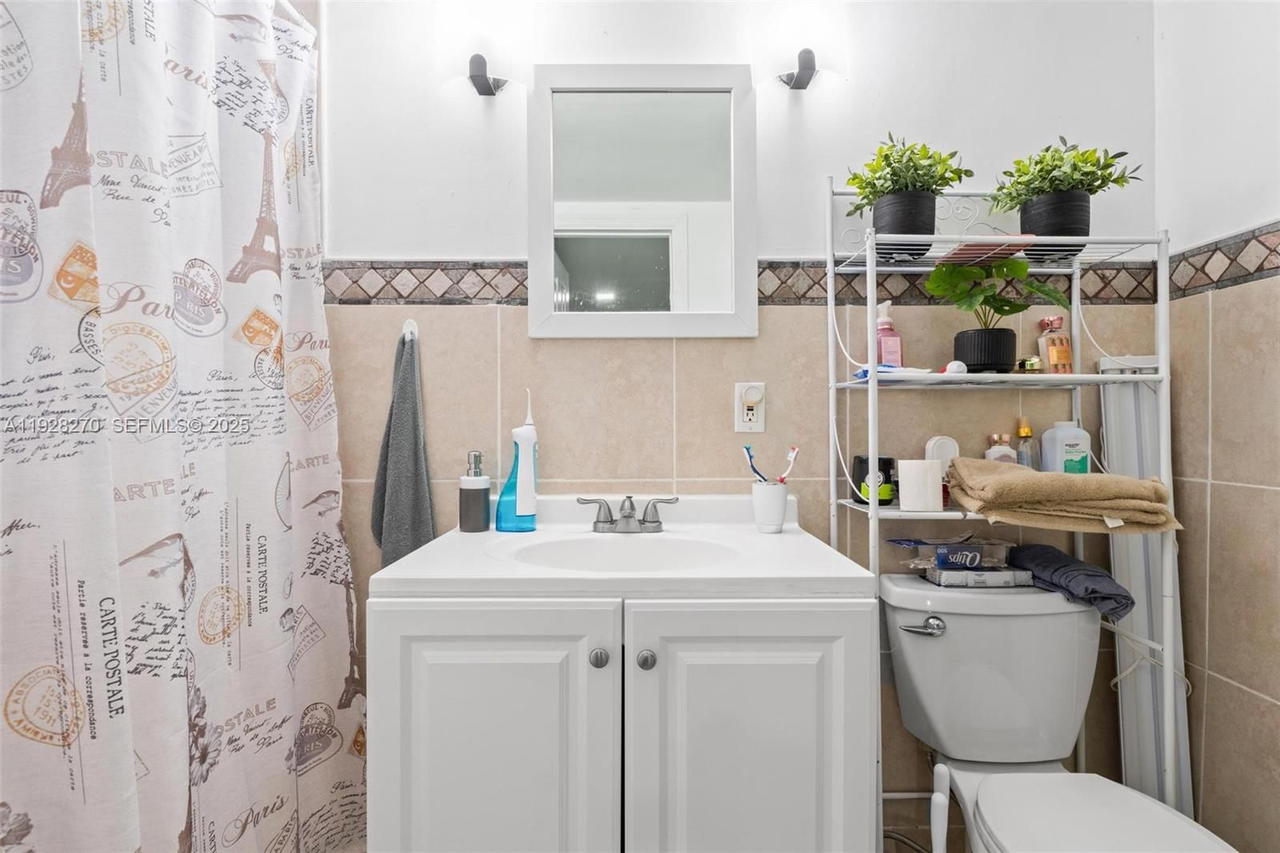 Real estate property located at 8822 112th Ter, Miami-dade, London Estates 1st Addn, Hialeah Gardens, FL
