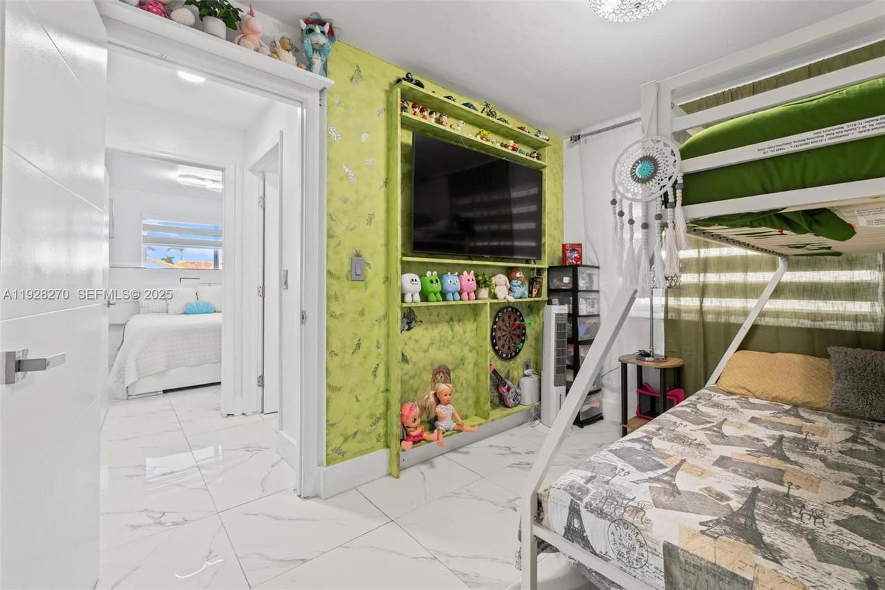 Real estate property located at 8822 112th Ter, Miami-dade, London Estates 1st Addn, Hialeah Gardens, FL