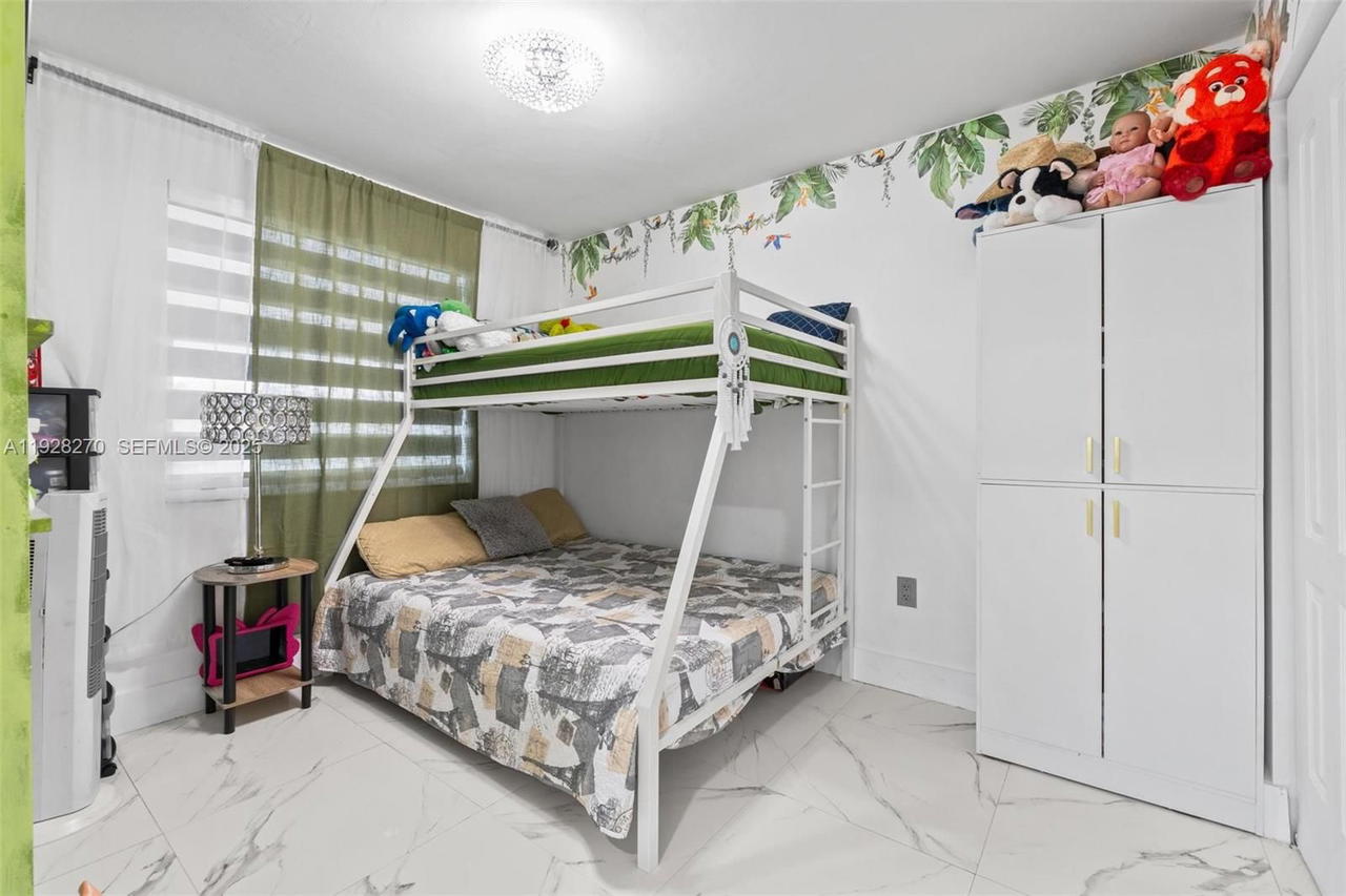 Real estate property located at 8822 112th Ter, Miami-dade, London Estates 1st Addn, Hialeah Gardens, FL