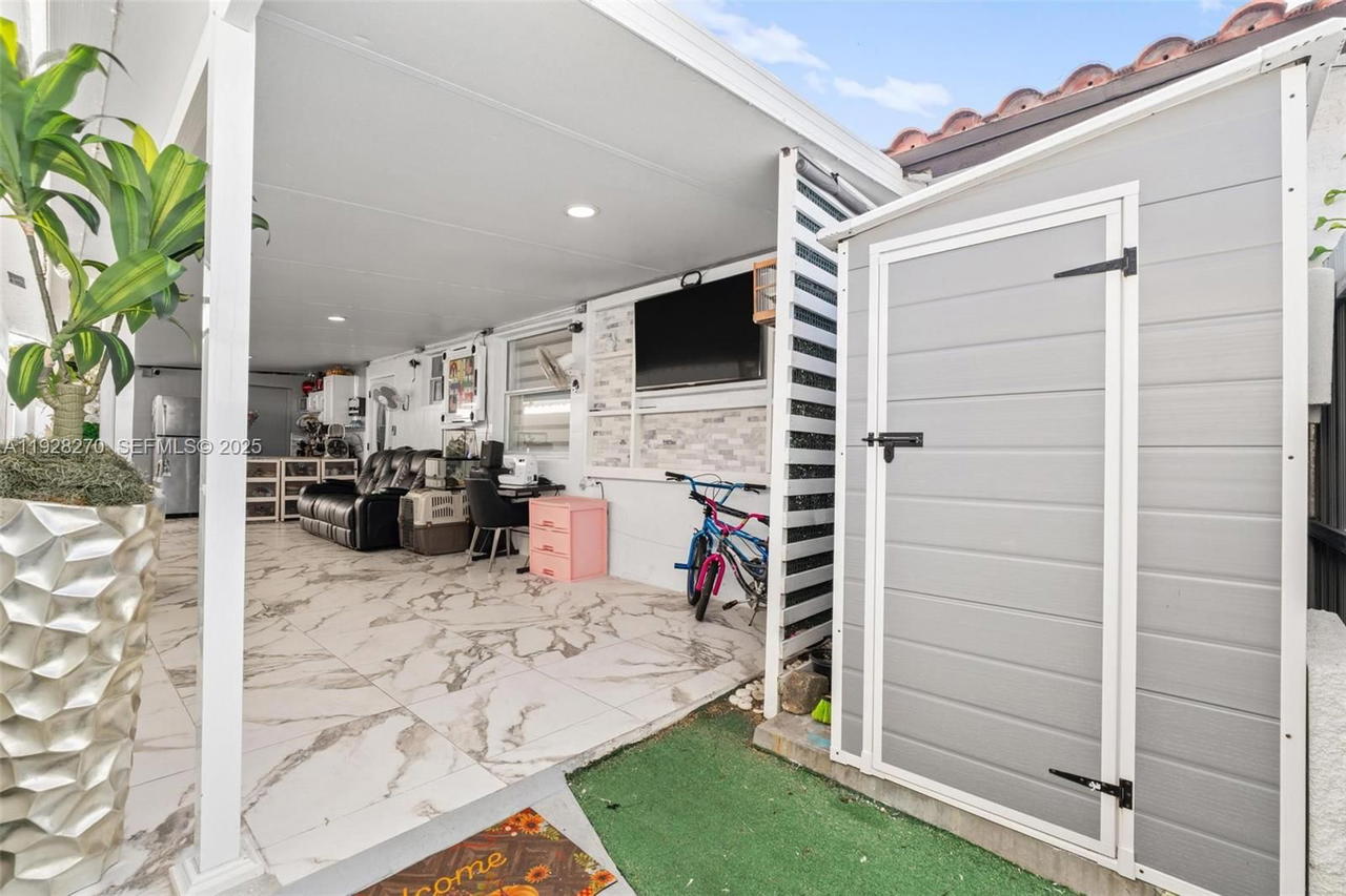 Real estate property located at 8822 112th Ter, Miami-dade, London Estates 1st Addn, Hialeah Gardens, FL