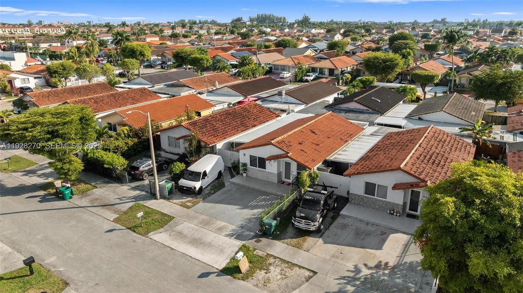 Real estate property located at 8822 112th Ter, Miami-dade, London Estates 1st Addn, Hialeah Gardens, FL