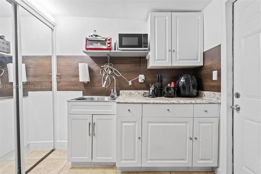 Real estate property located at 8822 112th Ter, Miami-dade, London Estates 1st Addn, Hialeah Gardens, FL