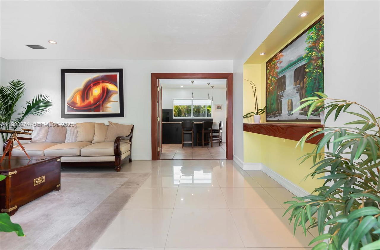 Real estate property located at 10511 122nd Ct, Miami-dade, Devon Aire Estates Sec 1, Miami, FL