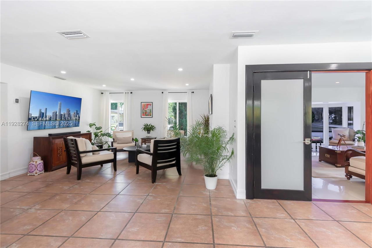 Real estate property located at 10511 122nd Ct, Miami-dade, Devon Aire Estates Sec 1, Miami, FL