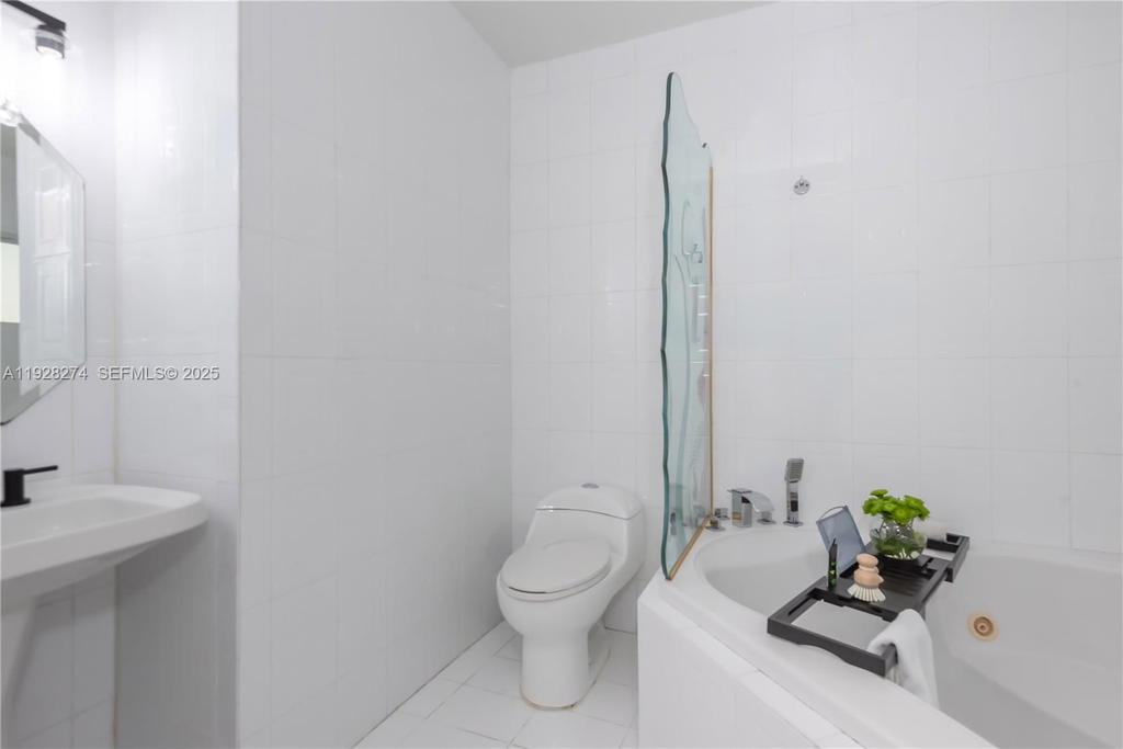 Real estate property located at 10511 122nd Ct, Miami-dade, Devon Aire Estates Sec 1, Miami, FL
