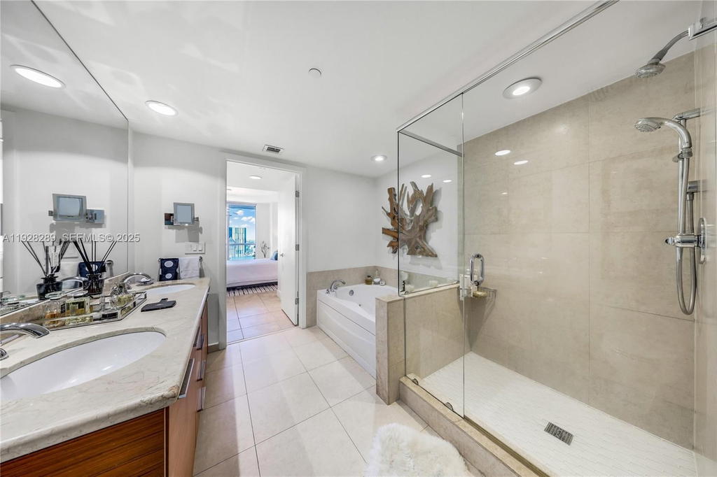 Real estate property located at 50 Biscayne Blvd #3311, Miami-dade, 50 Biscayne Condo, Miami, FL