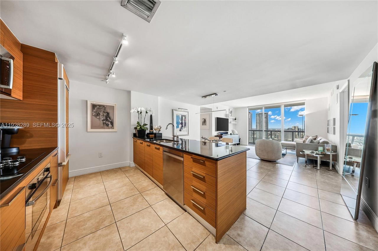 Real estate property located at 50 Biscayne Blvd #3311, Miami-dade, 50 Biscayne Condo, Miami, FL