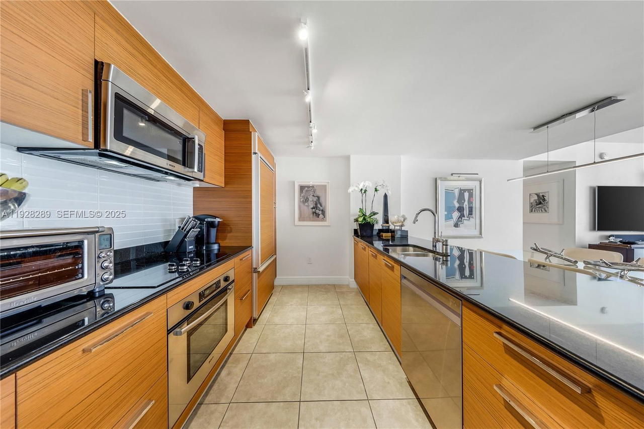 Real estate property located at 50 Biscayne Blvd #3311, Miami-dade, 50 Biscayne Condo, Miami, FL
