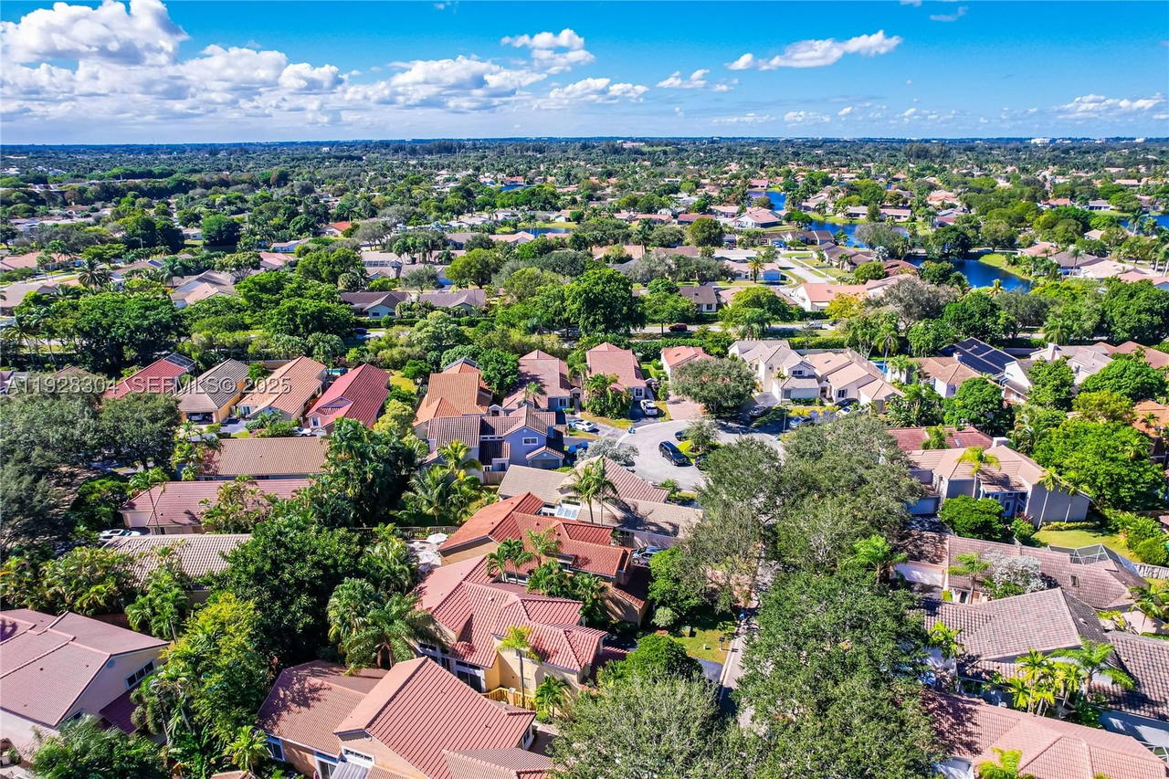 Real estate property located at 10132 4th St, Broward, Central Park Lake, Plantation, FL