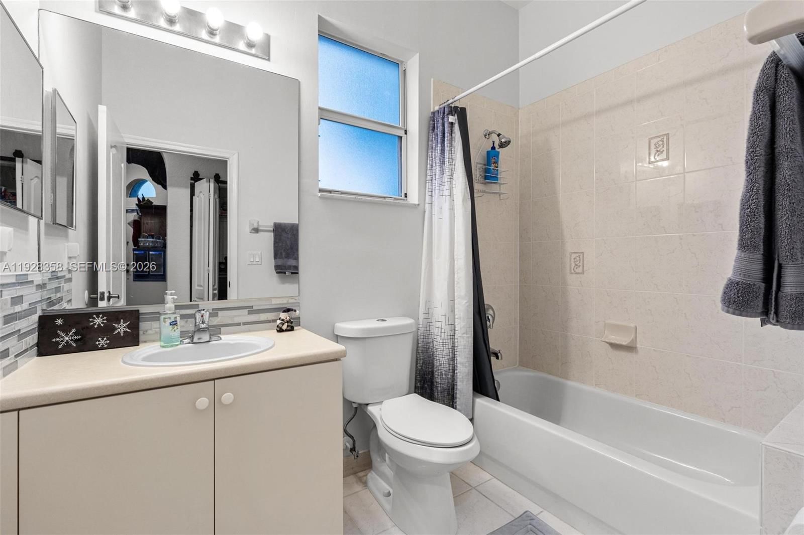 Real estate property located at 3712 16th St, Miami-dade, Portofino Lakes, Homestead, FL