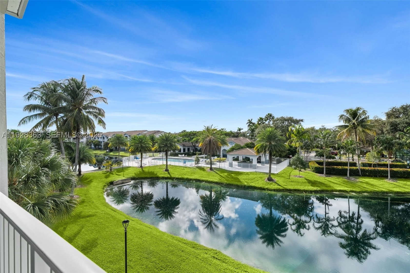 Real estate property located at 2600 University Dr #326, Broward, Royal Grand Condo, Davie, FL