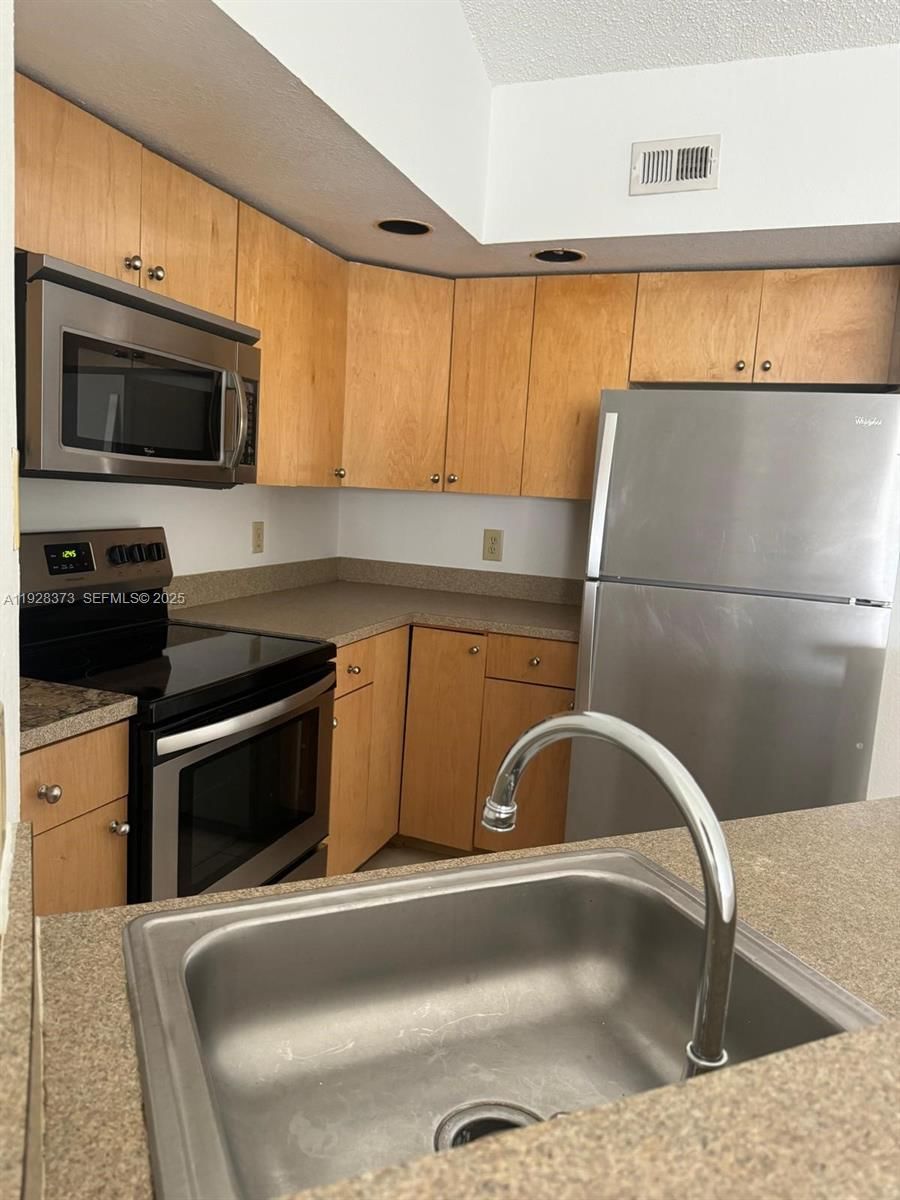 Real estate property located at 12620 Vista Isles Dr #1022, Broward, Isles At Lago Mar Condo, Sunrise, FL