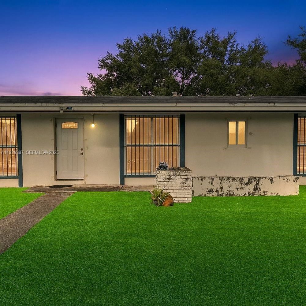 Real estate property located at 3981 201st St, Miami-dade, 3rd Addn To Starlight, Miami Gardens, FL