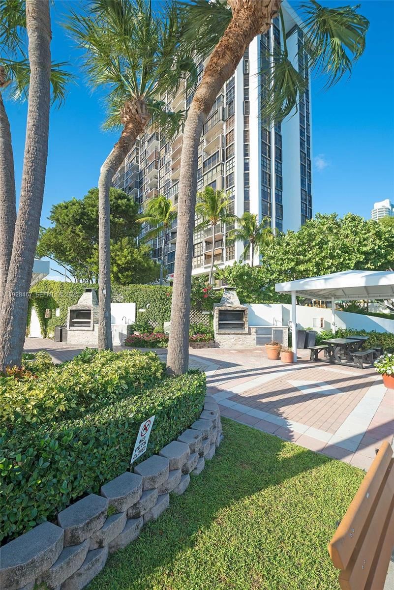 Real estate property located at 1901 Brickell Ave B905, Miami-dade, Brickell Place Condo, Miami, FL