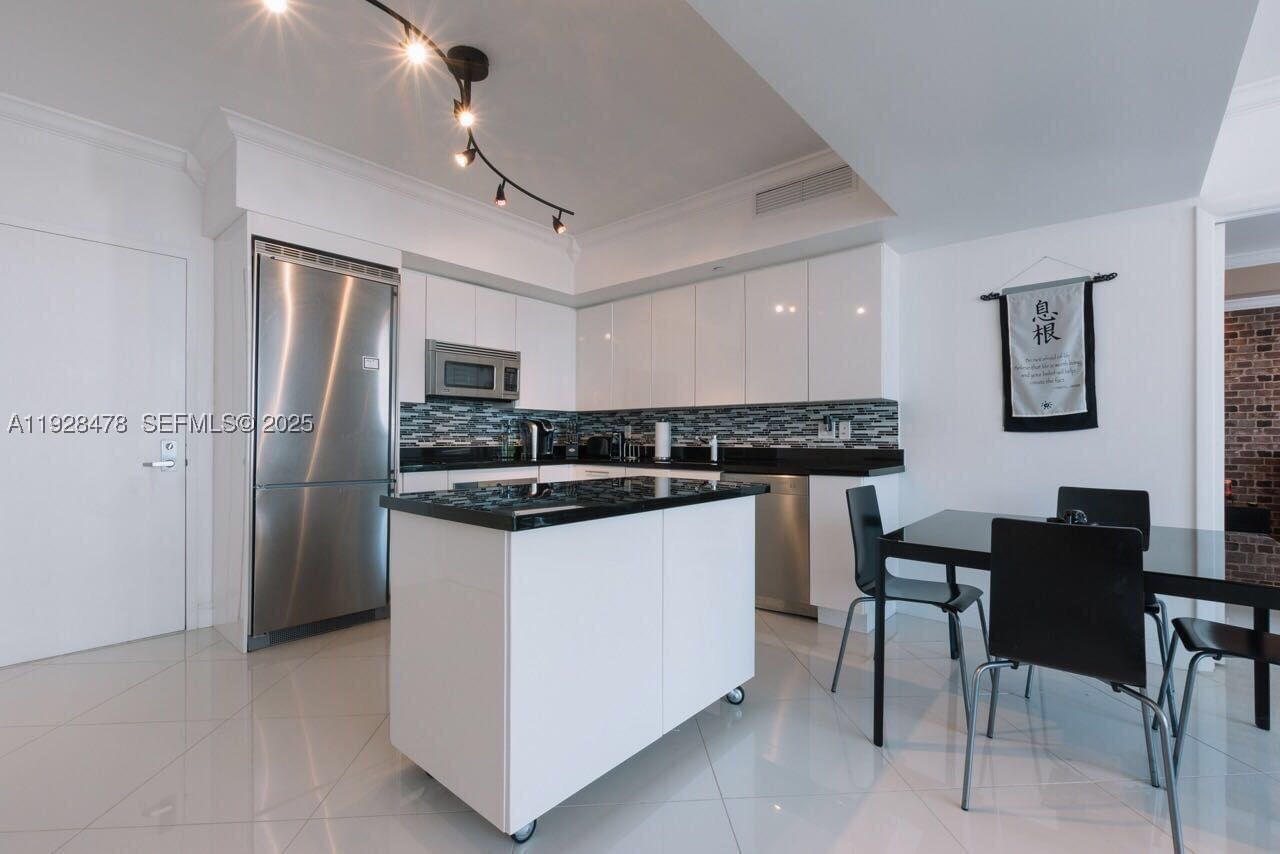 Real estate property located at 92 3RD St #1512, Miami-dade, Mint Condominium, Miami, FL