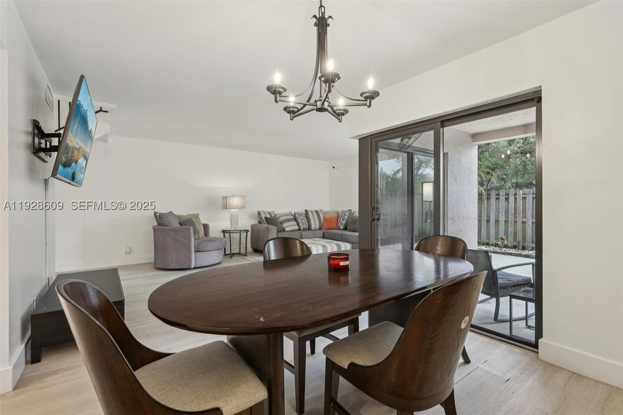 Real estate property located at 30 Chestnut Cir, Broward, Stonebridge Phase 1, Cooper City, FL