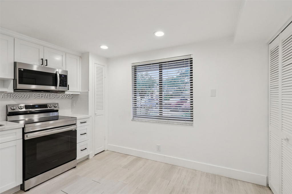 Real estate property located at 30 Chestnut Cir, Broward, Stonebridge Phase 1, Cooper City, FL