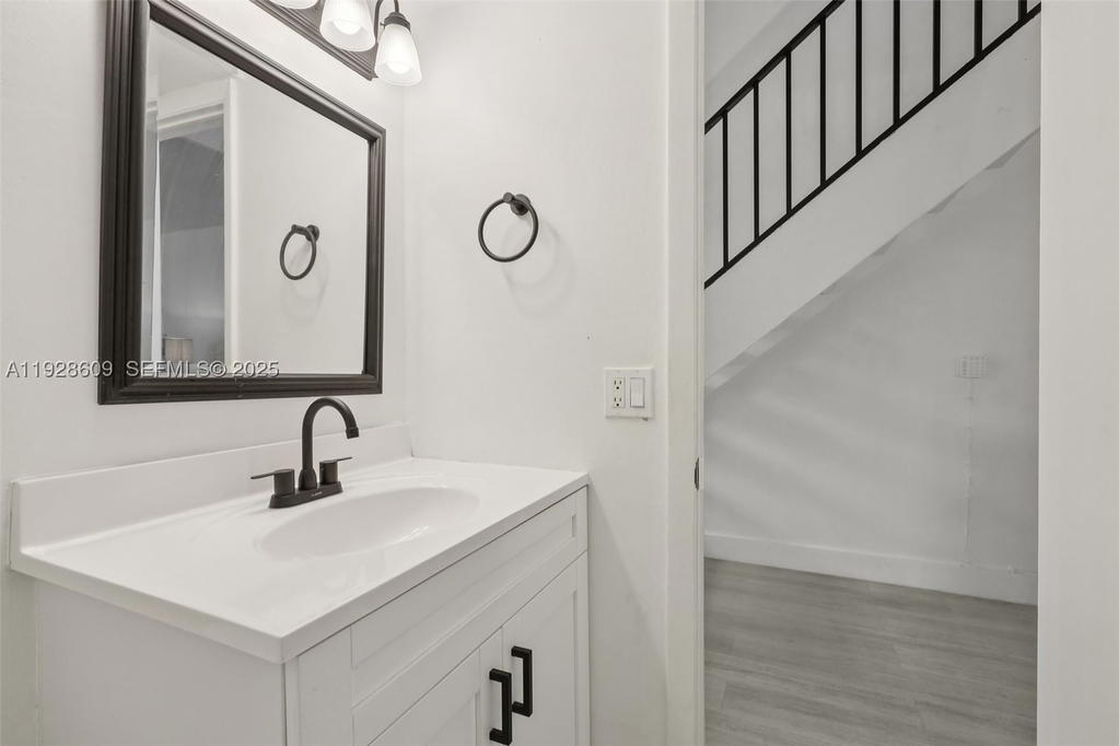 Real estate property located at 30 Chestnut Cir, Broward, Stonebridge Phase 1, Cooper City, FL